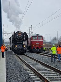 Od zítra se konečně rozjedou vlaky mezi Pardubicemi a Hradcem Králové po dvoukolejné trati