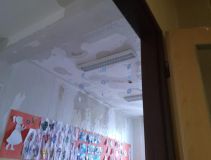 V mateřské škole v Chrudimi ze stropů crčela voda