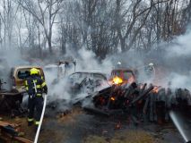 Požár kvůli nevyčištěné pile na dřevo. Škoda sto tisíc korun