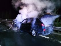 Před tunelem Hřebeč začalo hořet vozidlo, v Ronově nad Doubravou vzplála trafostanice