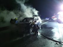 Před tunelem Hřebeč začalo hořet vozidlo, v Ronově nad Doubravou vzplála trafostanice