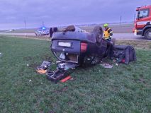 Nehoda aut se zraněním, srážka vozu s motorkou a další ranní nehody