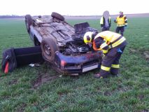Nehoda aut se zraněním, srážka vozu s motorkou a další ranní nehody
