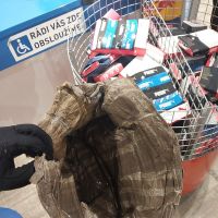 Vyrazil na nákupy, ale s peněženkou si hlavu nedělal. Zato si připravil zajímavou vychytávku