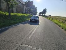 Řídila jste provoz u nehody u Stolan? Policie vás hledá a hledá i další svědky