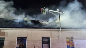 Na náročnou likvidaci požáru střechy objektu v Hlinsku bylo vysláno osm jednotek hasičů a těžká technika