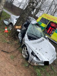 FOTO: Včerejší havárie má tragické následky, spolujezdkyně nehodu nepřežila