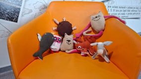 Vězni z Mírova vytvořili další várku plyšáků. Mají pomoci dětem v krizových situacích