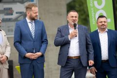 Obrazem: Terminál B byl slavnostně otevřen a v neděli 11. června zde do autobusů nastoupili první pasažéři