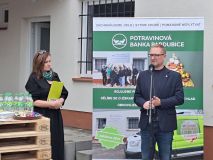 Za deset let už rozdala lidem v Pardubickém kraji statisíce kilogramů jídla