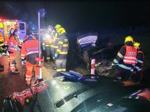 Auto pod sebou přišpendlilo muži po nehodě končetiny