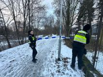 Strom ohrožoval chodce a cyklisty na stezce podél Chrudimky v Pardubicích