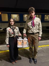 Skauti přivezli do Česka Betlémské světlo. Za pár dnů bude i v Pardubickém kraji