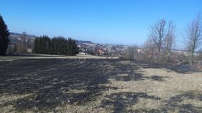 V Hlinsku hořela tráva a náletové dřeviny