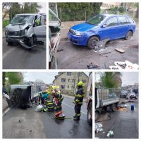 K nehodě dodávky s elektromobilem v Hlinsku letěl vrtulník, zranění utrpěly tři osoby