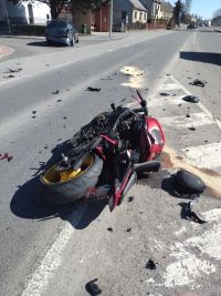 V Poličce přistával vrtulník, po nehodě auta a motocyklu transportoval do nemocnice zraněného