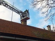 Z komínu domu v Kunčicích šlehaly žhavé saze