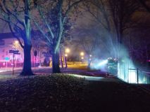 Nebezpečná situace pro hasiče, museli kvůli požáru kolektorů pod zem