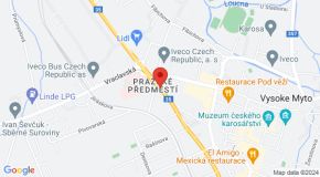 Tři auta se srazila na křižovatce v Husově ulici ve Vysokém Mýtě