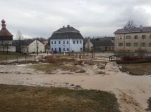 Foto: Průtrž mračen způsobila lokální záplavu v Baníně, Rudné a Svojanově