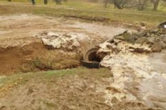 Foto: Průtrž mračen způsobila lokální záplavu v Baníně, Rudné a Svojanově
