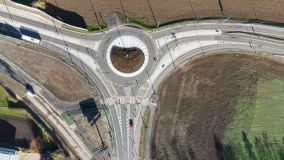 Blíží se otevření největšího českého lanového mostu, co propojí Cihelnu s Dubinou. Čertice bude u toho