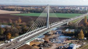 Blíží se otevření největšího českého lanového mostu, co propojí Cihelnu s Dubinou. Čertice bude u toho