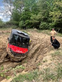 Hasiči zkoušeli v náročném terénu čtyřkolky Polaris. Získaly i cenné rady od účastníka Rallye Dakar Michala Valtra