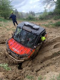 Hasiči zkoušeli v náročném terénu čtyřkolky Polaris. Získaly i cenné rady od účastníka Rallye Dakar Michala Valtra