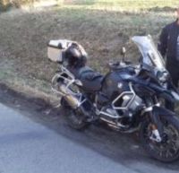 Motorkářská sezóna začíná. Motocyklista havaroval v Dolních Ředicích, další se střetl s vozem v Proseči-Miřetíně