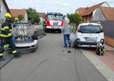 V Jankovicích se střetla dvě auta, jedno skončilo na střeše