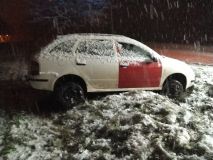 Osm dopravních nehod jen během noci. Dvě osoby se zranily