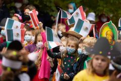 Obrazem: Děti ze ZŠ Erno Košťála si užily mexický den, zavítala za nimi i mexické velvyslankyně