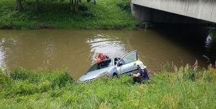 Obrazem: V Sezenicích muž zaparkoval auto, když se vrátil, nestačil se divit, v jakém stavu ho našel