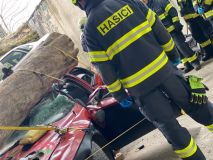 Podívejte se, jak trénují hasiči zasahující u autonehod