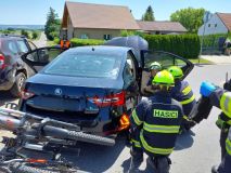 Tři střety aut a jedenkrát srážka vozu s autobusem. U dvou nehod zasahoval i vrtulník