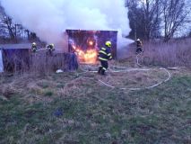 Bezdomovcům v Letohradě shořela střecha nad hlavou, požár likvidovaly čtyři jednotky hasičů