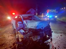 Ranní nehoda, která uzavřela silnici v Klešicích, se neobešla bez zranění