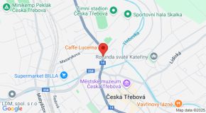 Aktuálně: V České Třebové se srazila dvě auta, opatrní buďte i na silnici 324 u Mikulovic, kde auto skončilo ve svodidlech