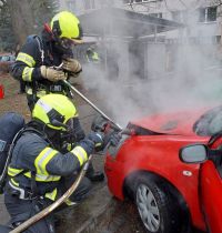 Zaparkované auto začalo hořet