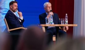 Prezident Pavel symbolickým nadhozem odstartoval nový nadační fond Homerun. Pardubický kraj navštívil i s první dámou