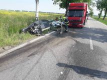AKTUÁLNĚ: Dva lidé se zranili při nehodě. Jedno z aut přišlo o zadní část