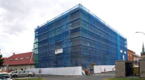 Základní škola Husovka v Chrudimi má nový kabát