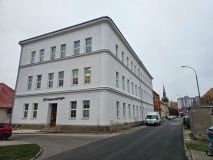 Základní škola Husovka v Chrudimi má nový kabát