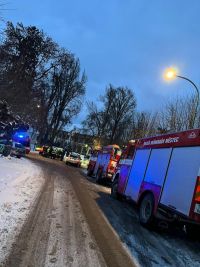 Velká pátrací akce: Mladý muž odešel bez bundy a mobil mu vypadl do sněhu