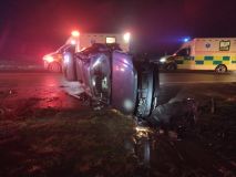 Tři auta se střetla u Jehnědí, pět osob utrpělo zranění