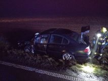Tři auta se střetla u Jehnědí, pět osob utrpělo zranění