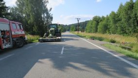 Policie hledá svědky srážky motorkáře s traktorem u Třebovic