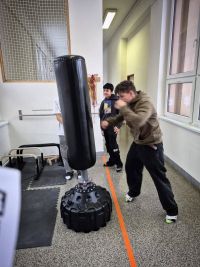 Na škole v České Třebové si děti mohou svoji energii vybít na boxovacím pytli
