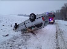 FOTO: Ohlášená ledovka dorazila! A řidiči havarovali